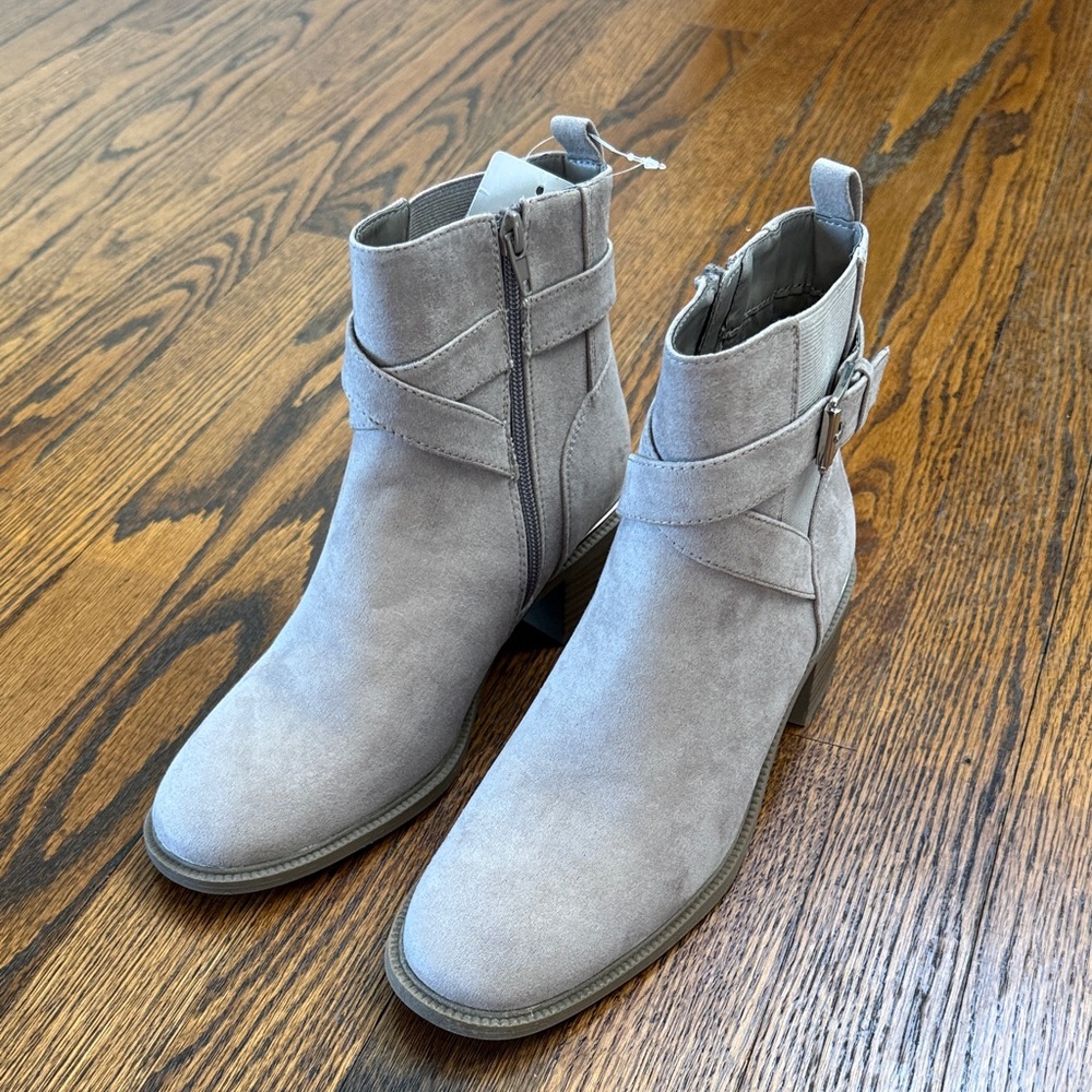 B30 Liz Claiborne Women 6.5 Medium Light Gray Ankle Boots Zipper Block Heel